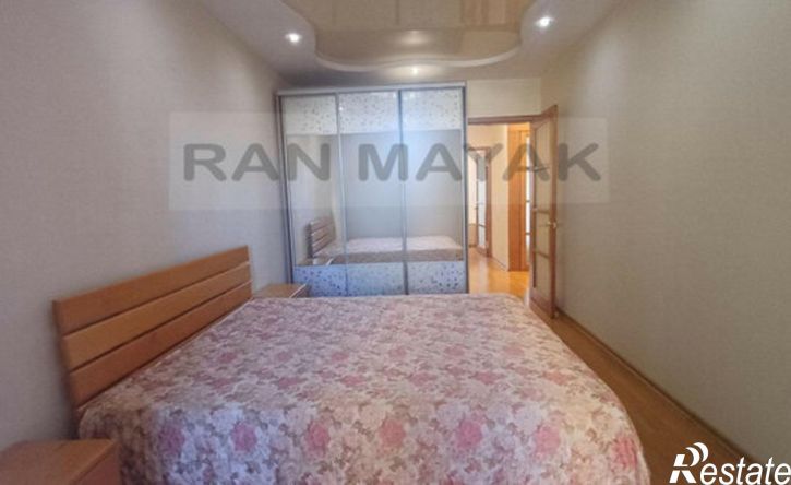 3-комн квартира улица 12 Марта, 144/3,  д. 144/3