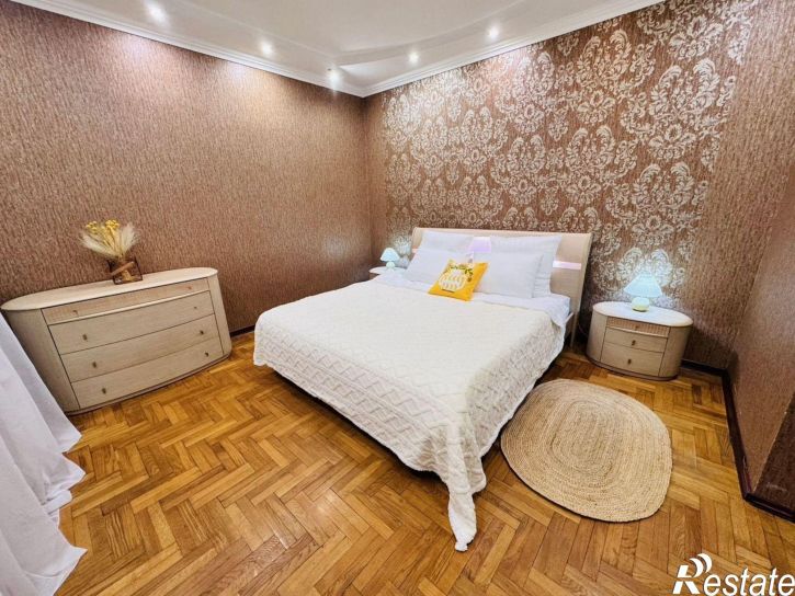 4-комн квартира Госпитальная улица, 215,  д. 215