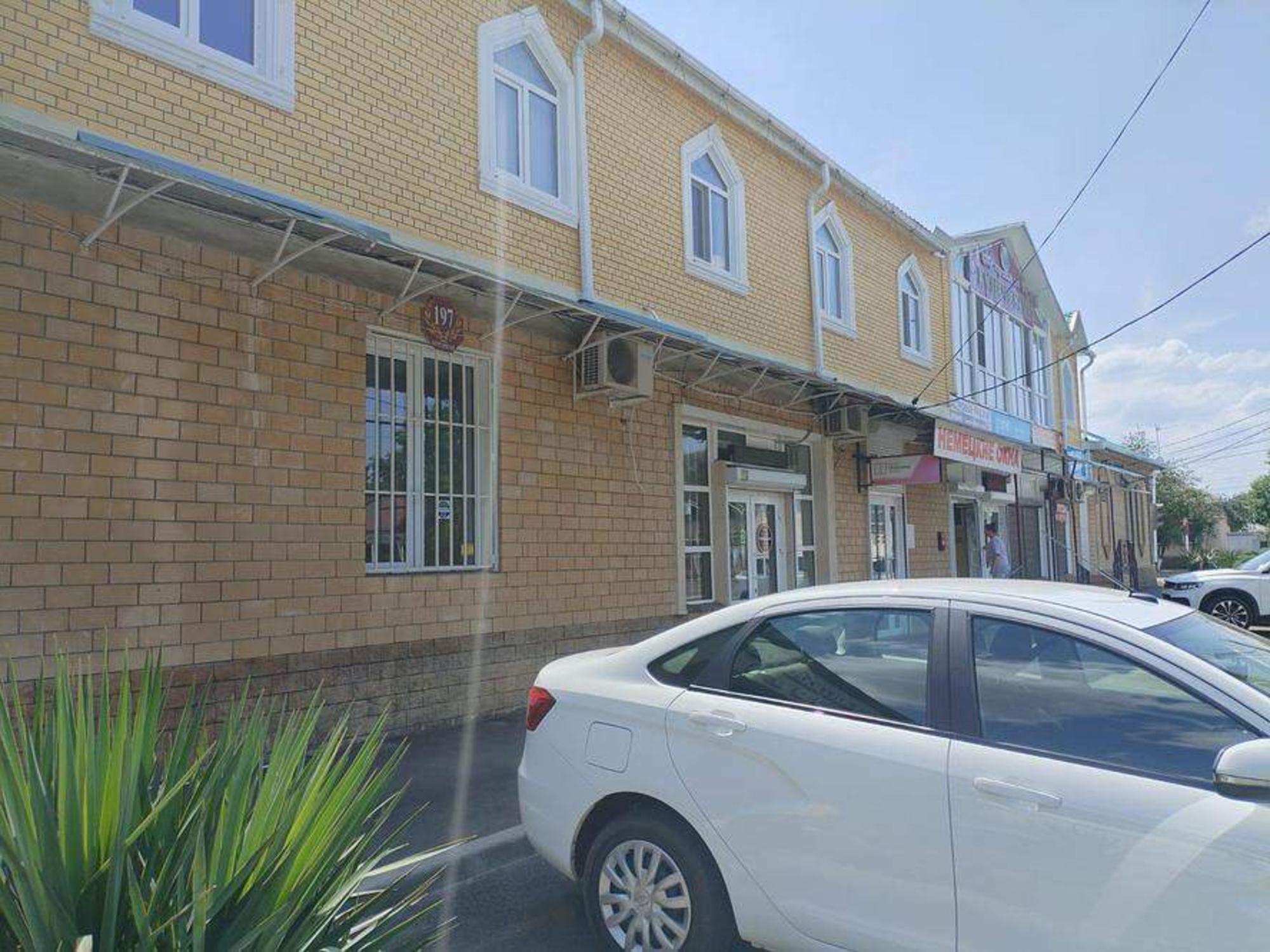 Купить торговое помещение за 6 670 800 рублей на Курганная улица, д.197