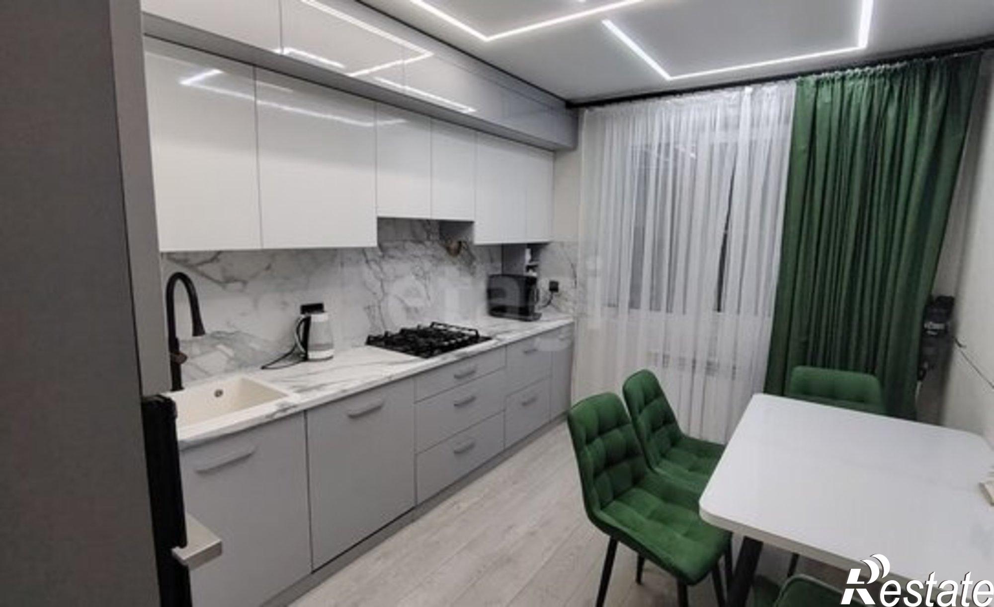 Купить квартиру за 7 700 000 рублей на ул Михайлова, 3