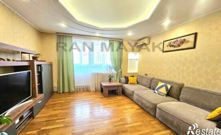 3-комн квартира улица Михайлова, 1,  д. 1