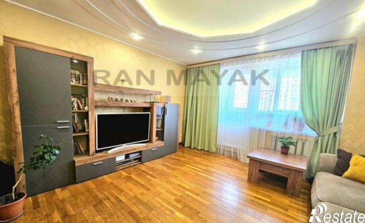 3-комн квартира улица Михайлова, 1,  д. 1