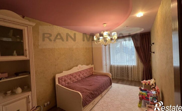 4-комн квартира Пионерская улица, 494,  д. 494