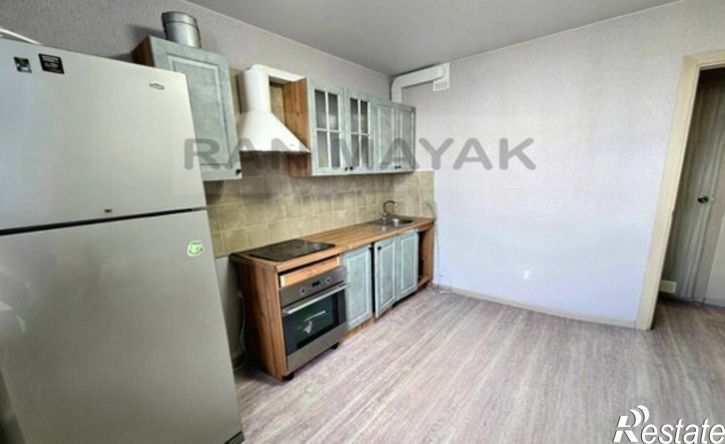 2-комн квартира улица 12 Марта, 160,  д. 160