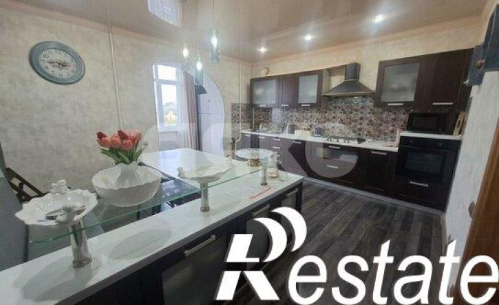 4-комн квартира Пионерская улица, 377,  д. 377